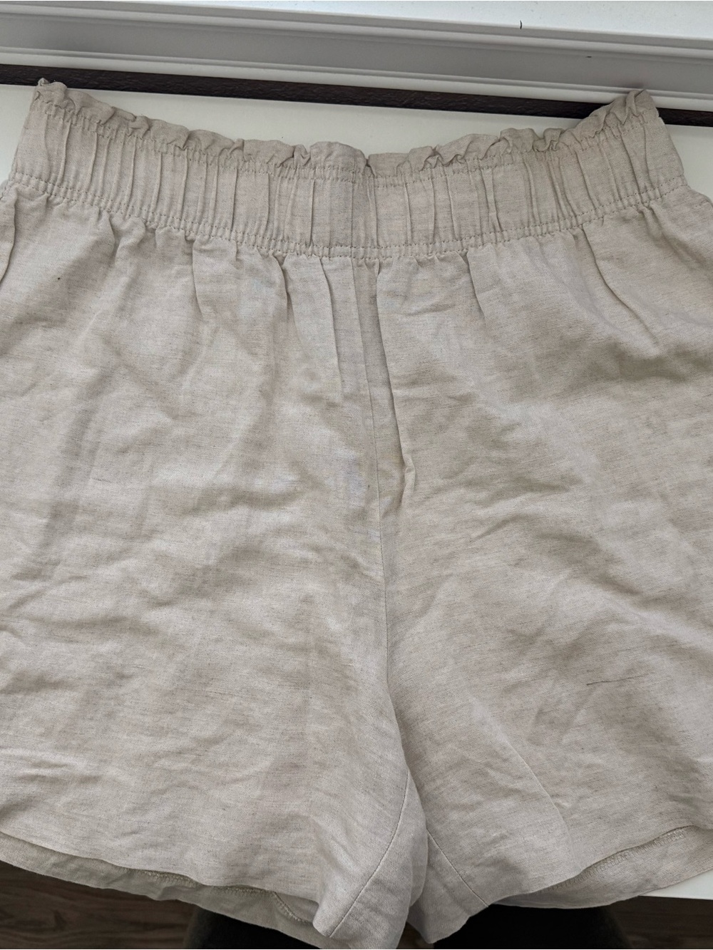 H&M Women's Linen-Blend Elastic Waist Shorts in Light Beige
